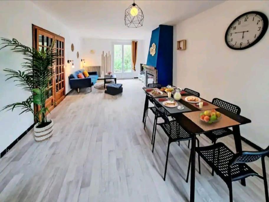 Holiday home L'azalais: Charme Mediterraneen: Maison & Jardin *